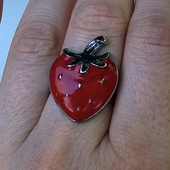 🍓 Strawberry Ring - Picture 2 of 6